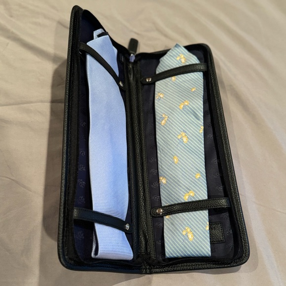 Brooks Brothers Ties for men. - Picture 1 of 2